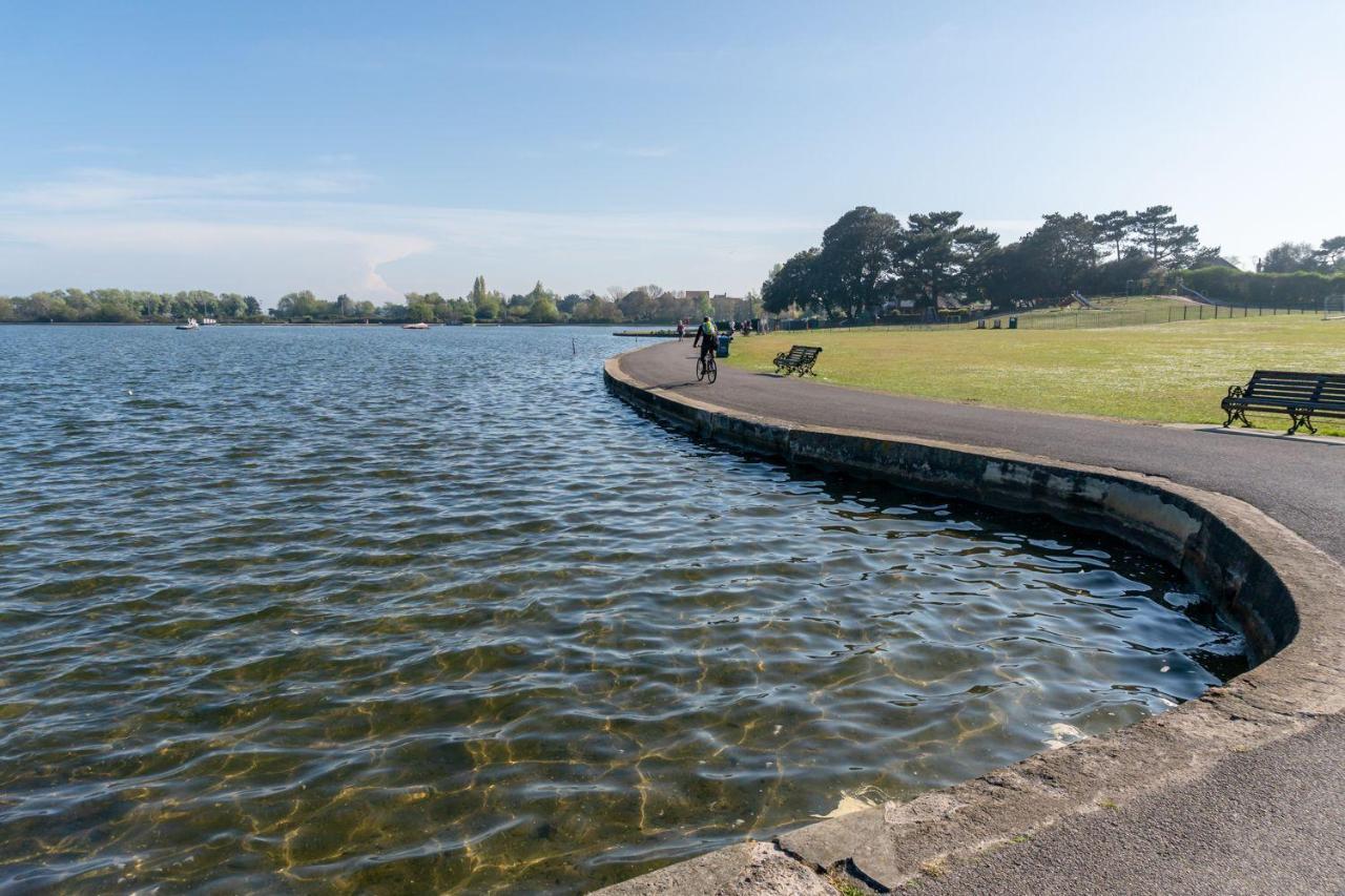 Park Lake View Poole Extérieur photo