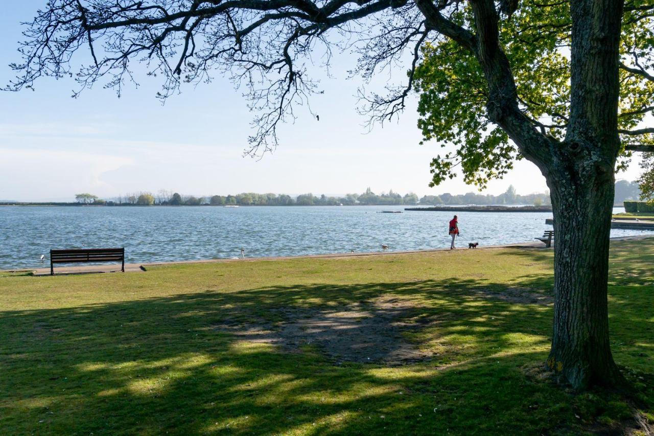Park Lake View Poole Extérieur photo