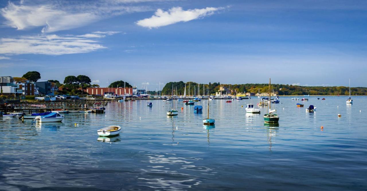 Park Lake View Poole Extérieur photo