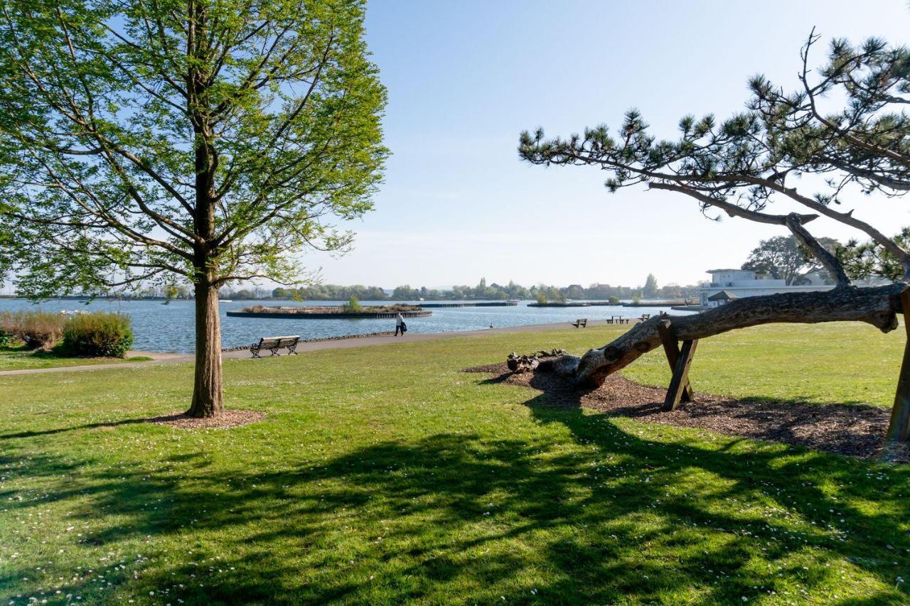 Park Lake View Poole Extérieur photo