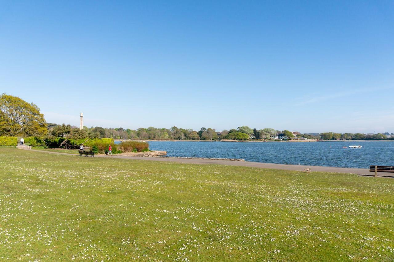 Park Lake View Poole Extérieur photo