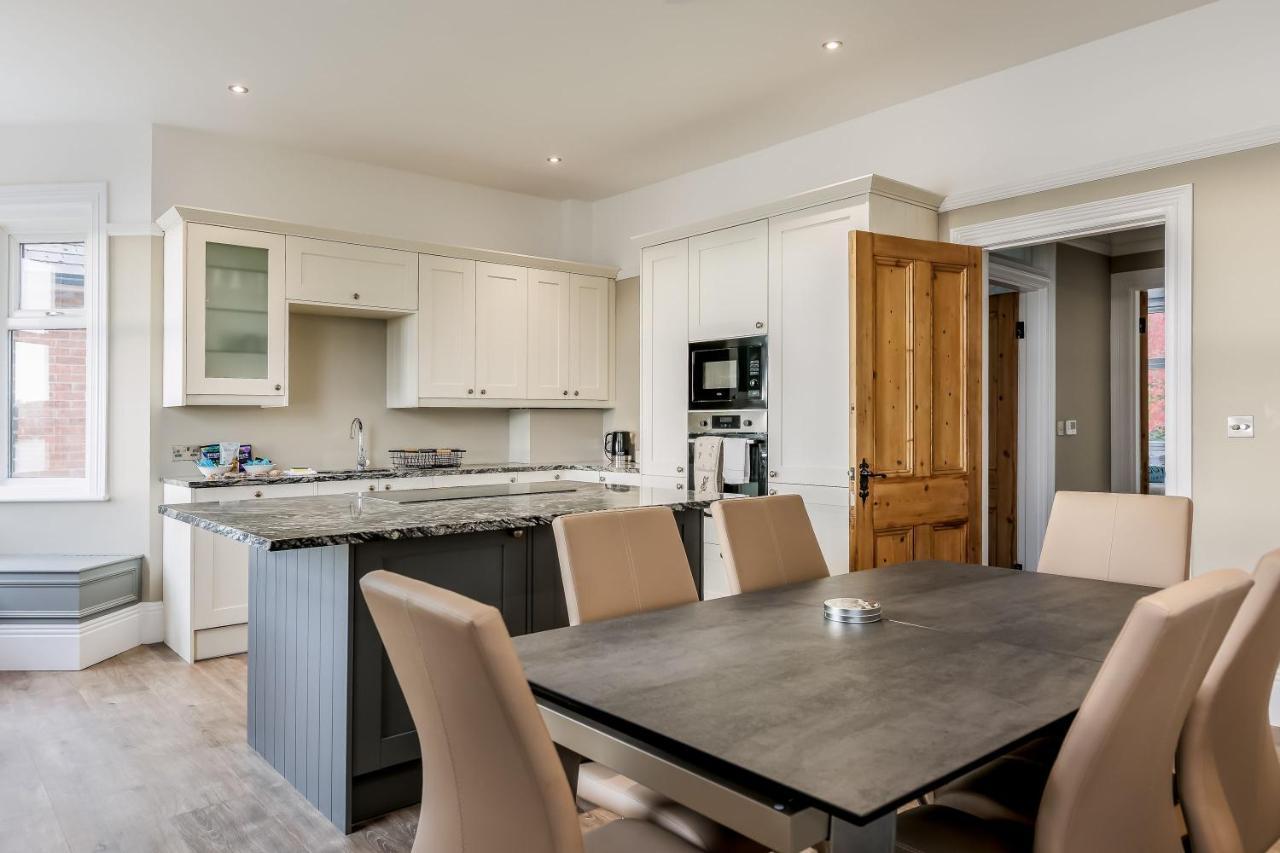Park Lake View Poole Extérieur photo