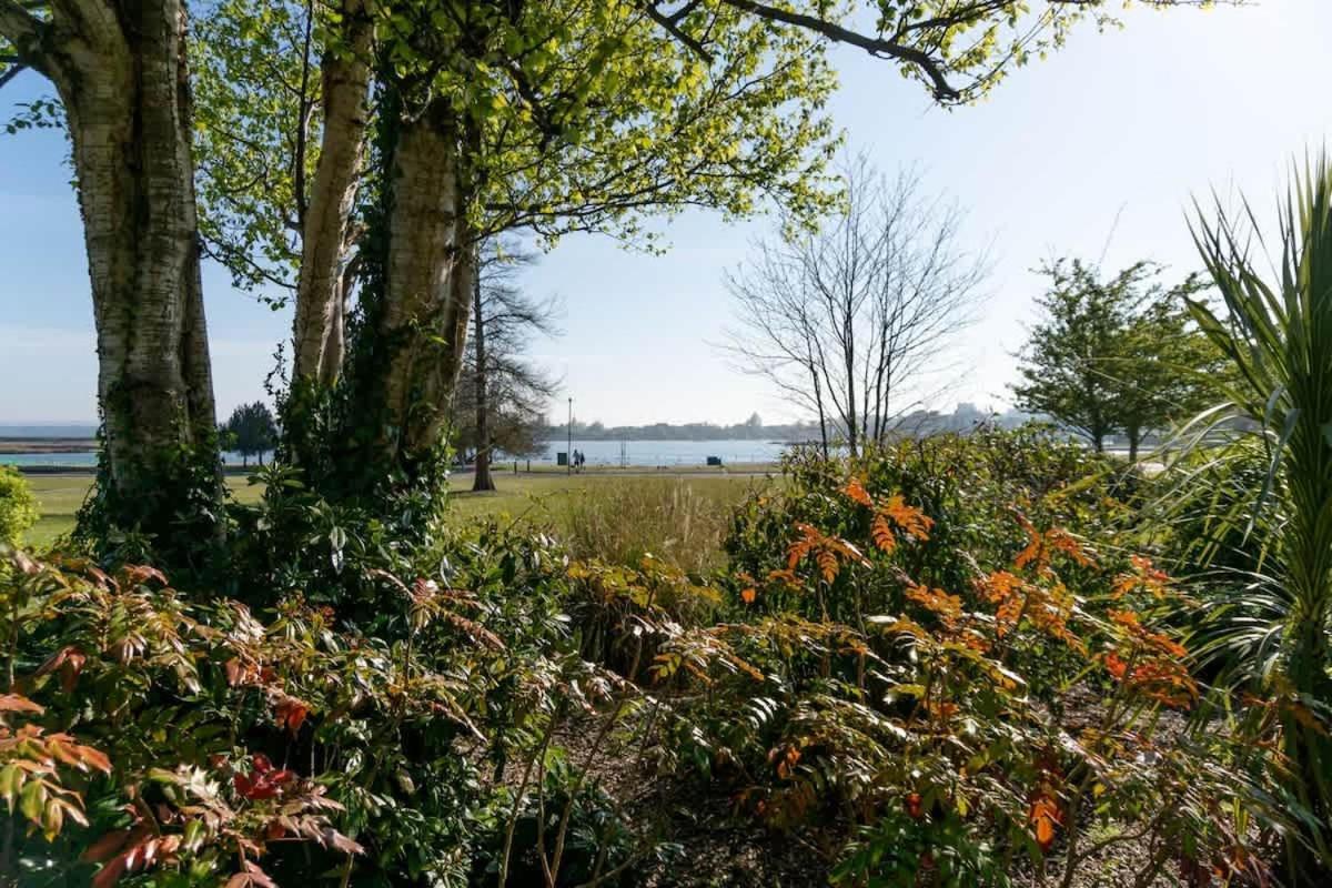 Park Lake View Poole Extérieur photo