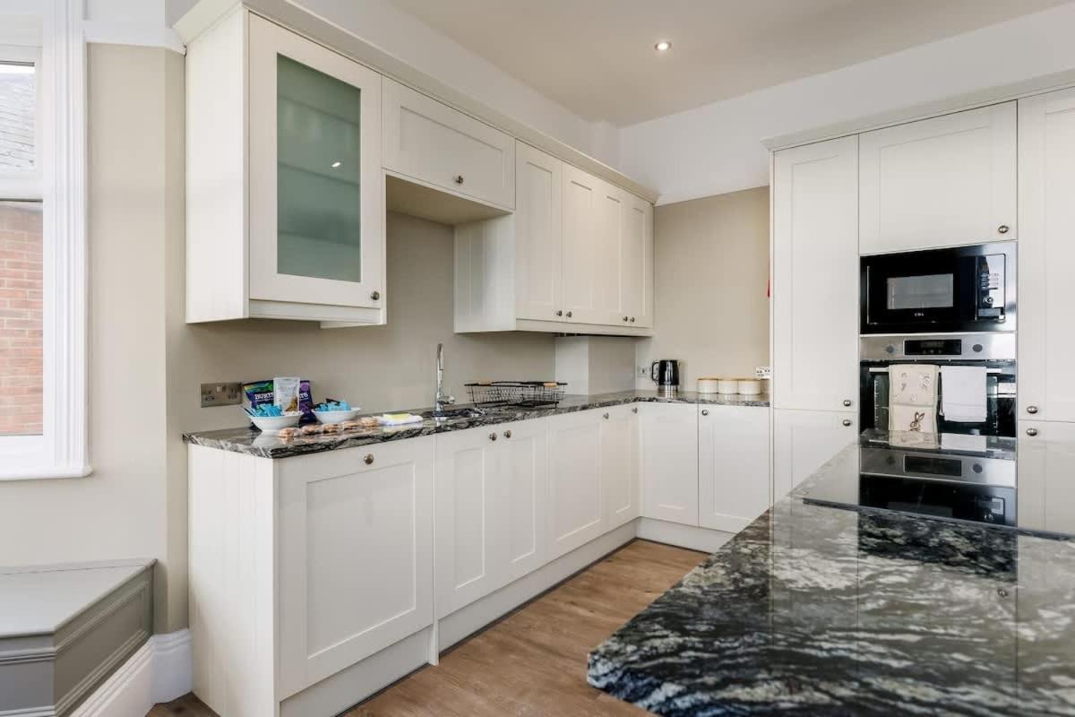 Park Lake View Poole Extérieur photo